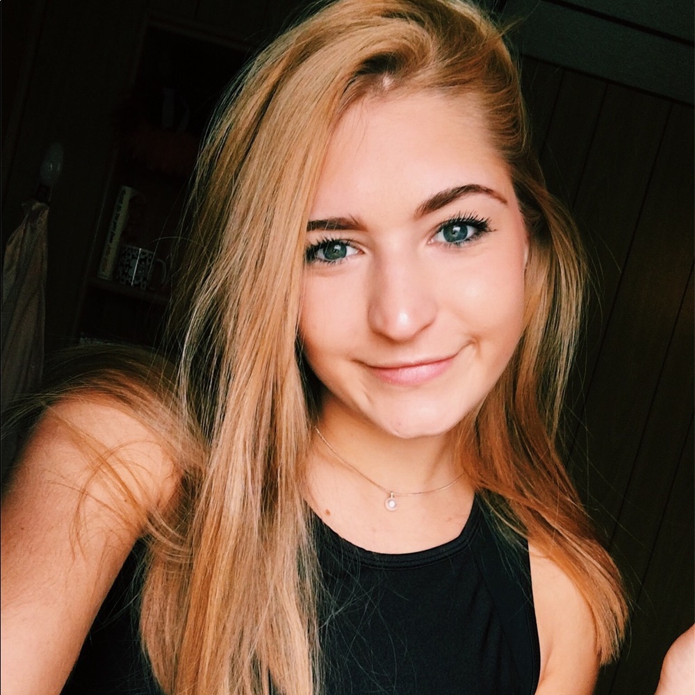 Meet your Posher, Micayla